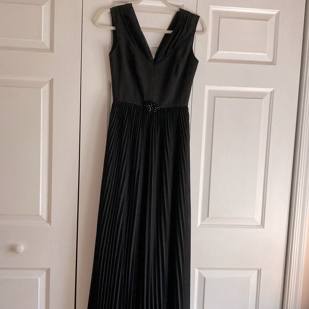 Kay Unger New York Black V-Neck Maxi Dress